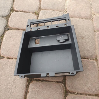 Schowek zapalniczka VW Jetta 5C6 5C7858329Q