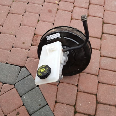 Serwo hamulcowe Trafic Vivaro 2.0 DCI 8200837097