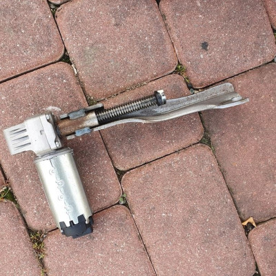 Silniczek fotela regulacja Opel Insignia 835702410