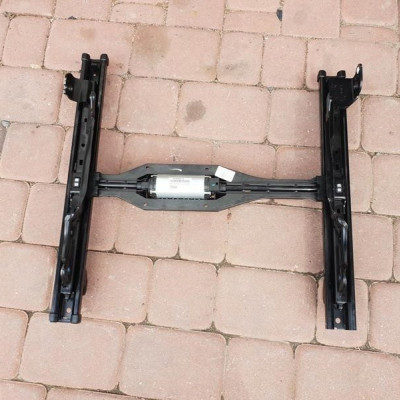 Silniczek fotela szyny Opel Zafira C 443682405