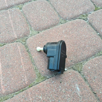 Silniczek lampy Ford Focus MK3 VP7EKX-13K198-AB