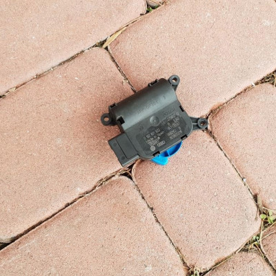 Silniczek nagrzewnicy Audi A4 8E1820511F