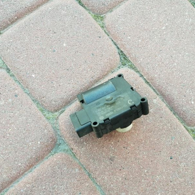 Silniczek nagrzewnicy Audi A6 C6 0132801369