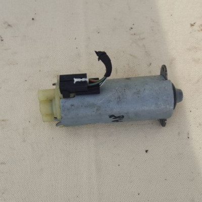 SILNICZEK REGULACJI FOTELA AUDI A8 0130002532