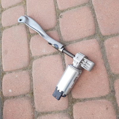 Silniczek regulacji fotela Opel Insignia 835702412