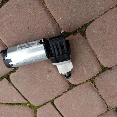 Silniczek regulacji fotela Opel Zafira C 835706610