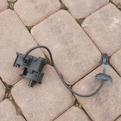 Silniczek wlewu paliwa VW Jetta 5C6 5C6810773H