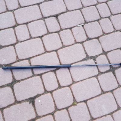 Siłownik teleskop maski Audi Q3 8U0823359B