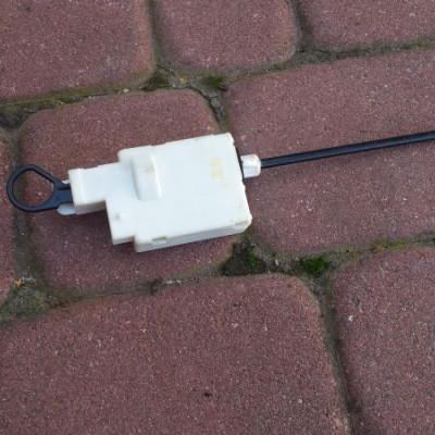 Siłownik wlewu paliwa VIVARO TRAFIC 8200032984