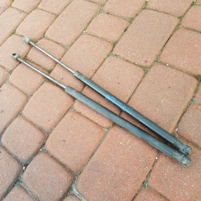 Siłowniki klapy tył Opel Meriva A 93386999