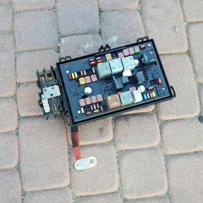 Skrzynka bezpieczników 1.4T Astra J IV 13343763