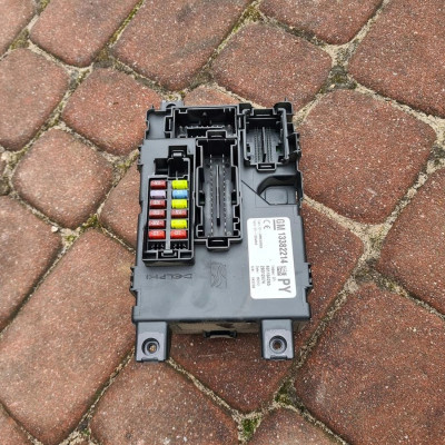 Skrzynka bezpieczników EU Opel Corsa E 13382214