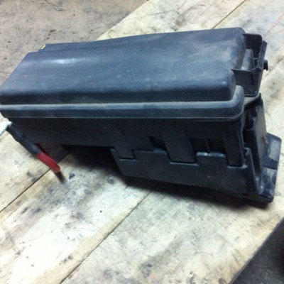 Skrzynka bezpieczników kpl Vectra C Signum ozn. JR