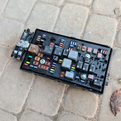 Skrzynka bezpieczników Opel Insignia 22933571 A3S