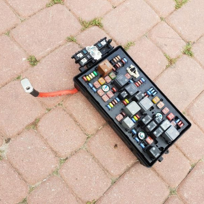 Skrzynka bezpieczników Opel Insignia 22933573