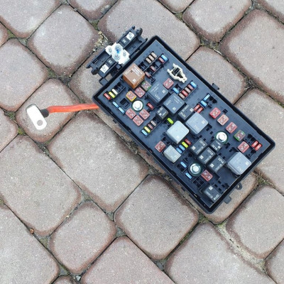 Skrzynka bezpieczników Opel Insignia 22953003