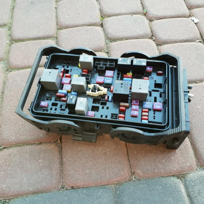 Skrzynka bezpieczników Opel Insignia B 39116626