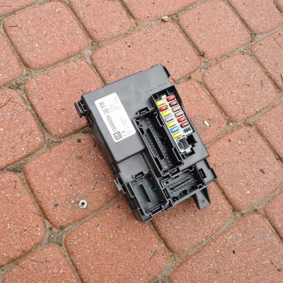 Skrzynka bezpieczników Opel Meriva B 13469254