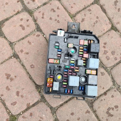 Skrzynka bezpieczników Opel Mokka 95263744