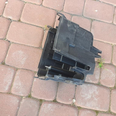 Skrzynka bezpieczników Vivaro B Trafic III