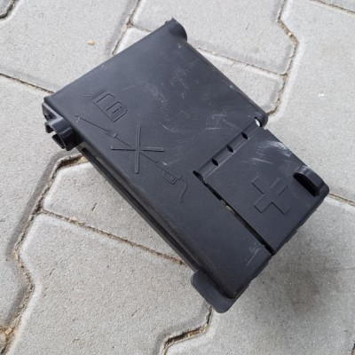 SKRZYNKA KLEMA PLUSOWA OPEL ZAFIRA C 13462218 YJ