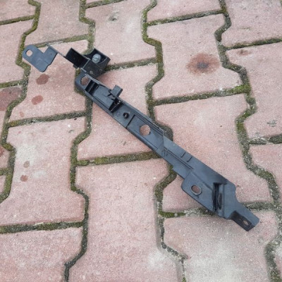 Ślizg błotnika prawy Opel Corsa D 13266901