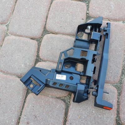 Ślizg mocowanie błotnika Opel Astra K 5 V prawy 13368877 39020433