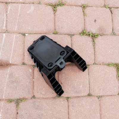 Slizg mocowanie uchwyt plastik Opel Astra K 5 V