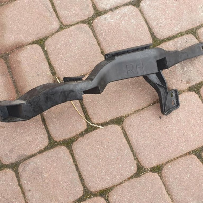 Ślizg prawy mocowanie Opel Astra K V 13423701