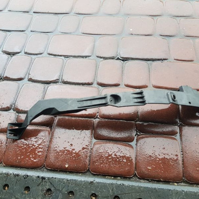 Slizg przedni prawy Opel Astra J IV 13287640