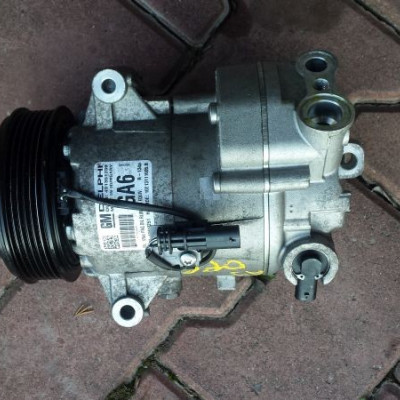 Sprężarka klimatyzacji Opel Zafira C 13412251
