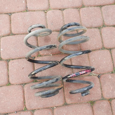 Sprężyna tył tylna Opel Insignia kombi