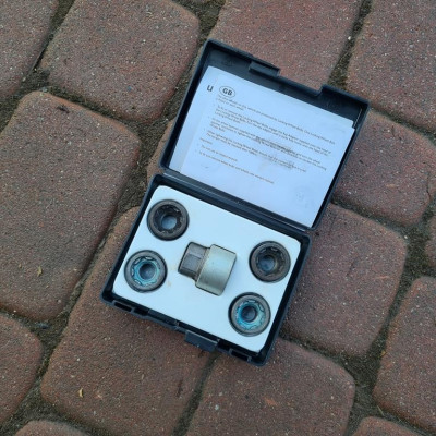 Śruby zabezpieczające komplet Opel Insignia