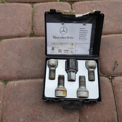 Śruby zabezpieczające kół Mercedes CLS