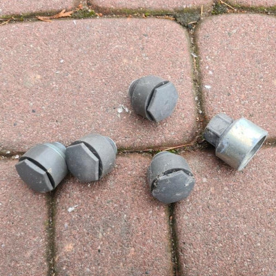 Sruby zabezpieczajace nakładki Opel Insignia