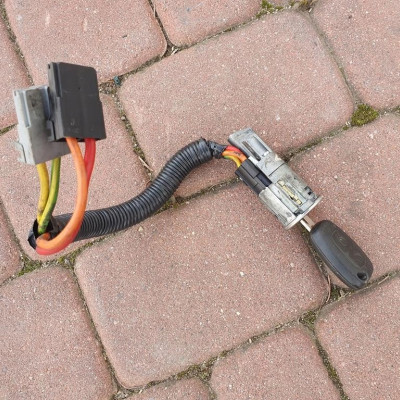 Stacyjka kluczyk instalacja VIVARO TRAFIC