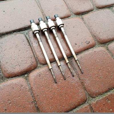 Swieca żarowa z czujnikiem Opel Insignia 55590467