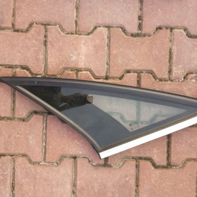 Szyba boczna lewa Vectra C Hatchback