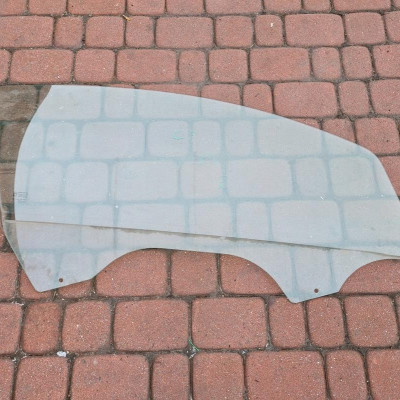 Szyba drzwi 3drzwi przód Opel Corsa E 2015r