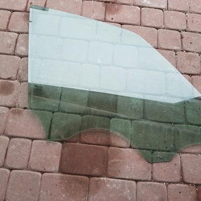 Szyba drzwi prawy przód 2014r Opel Zafira C