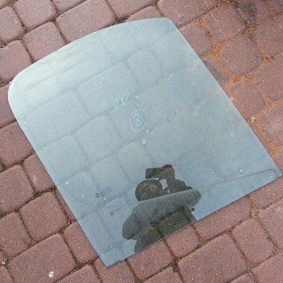 Szyba drzwi prawy przód VIVARO TRAFIC 2008 2008r