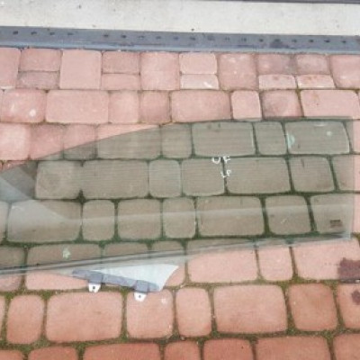 Szyba drzwi przód przednich Honda Civic UFO 2006r