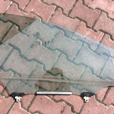 Szyba drzwi przód TOYOTA Corolla Verso 2007r