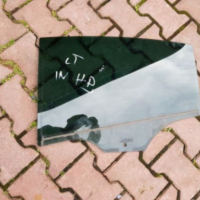 Szyba drzwi tył tylna ciemna SEDAN Insignia 2011r