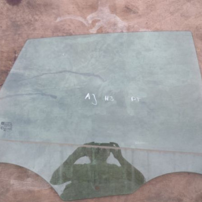 Szyba drzwi tył tylna HB prawa Astra J