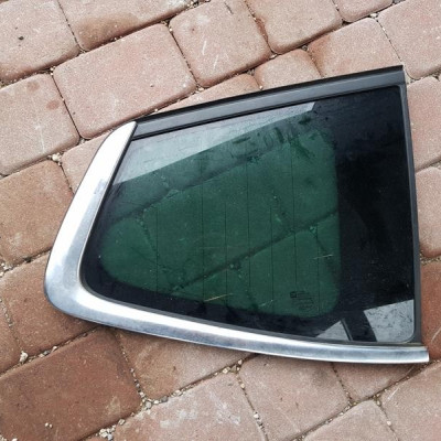 Szyba karoseryjna prawa ciemna 2013r Opel Zafira C