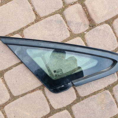 Szyba przód błotnika 2012r Opel Astra J IV