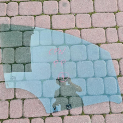 Szyba przód prawa 2014r duza Renault Captur