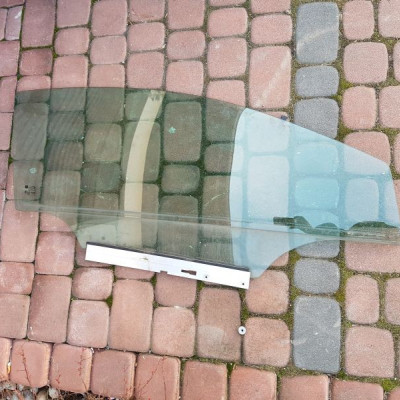 Szyba przód przednia 2005r Astra H 3 III GTC