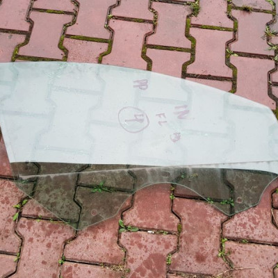 Szyba przód przednia drzwi Opel Insignia 2014r